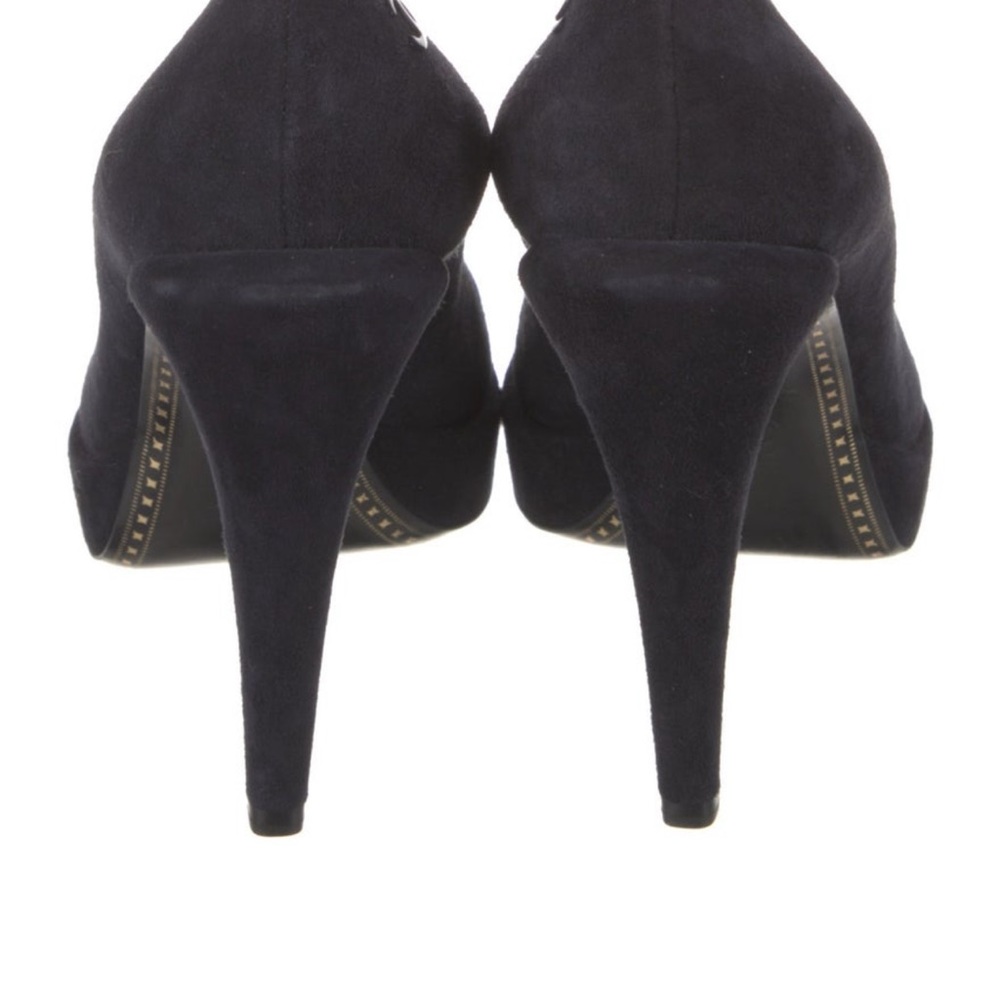 CHANEL Black Heels with Glossy Cap-Toe new - Picture 4 of 5